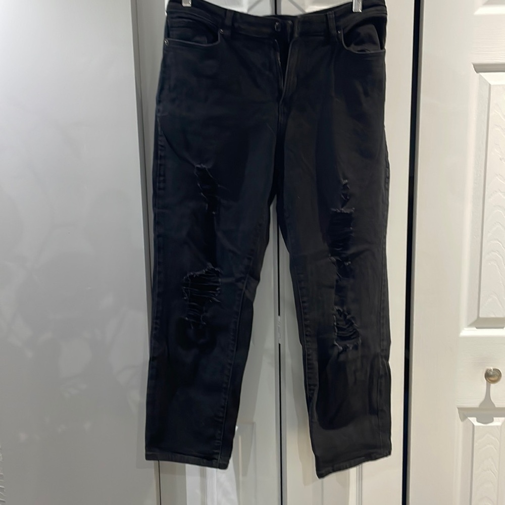 Black distressed boyfriend jeans